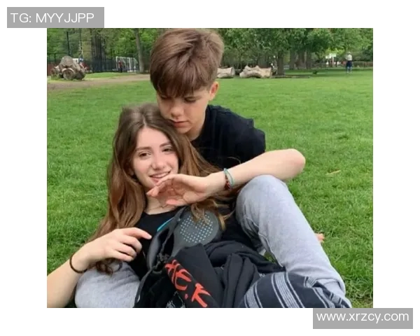 足球明星们的甜蜜合照瞬间展现友谊与激情的完美结合